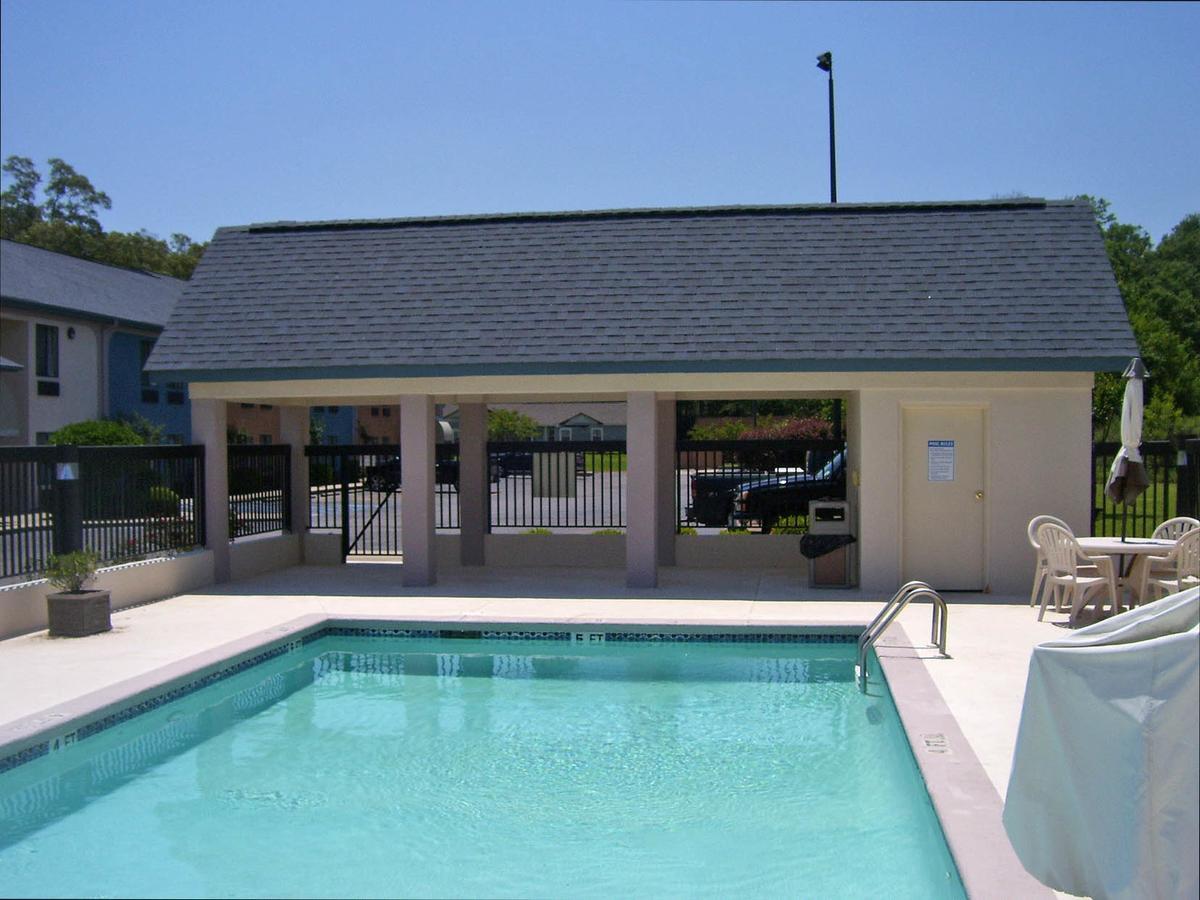 Americas Best Value Inn & Suites Bastrop Екстер'єр фото