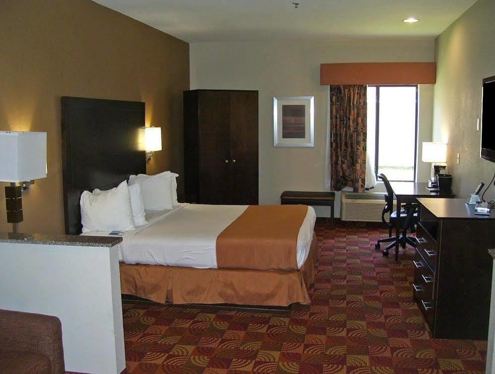 Americas Best Value Inn & Suites Bastrop Екстер'єр фото